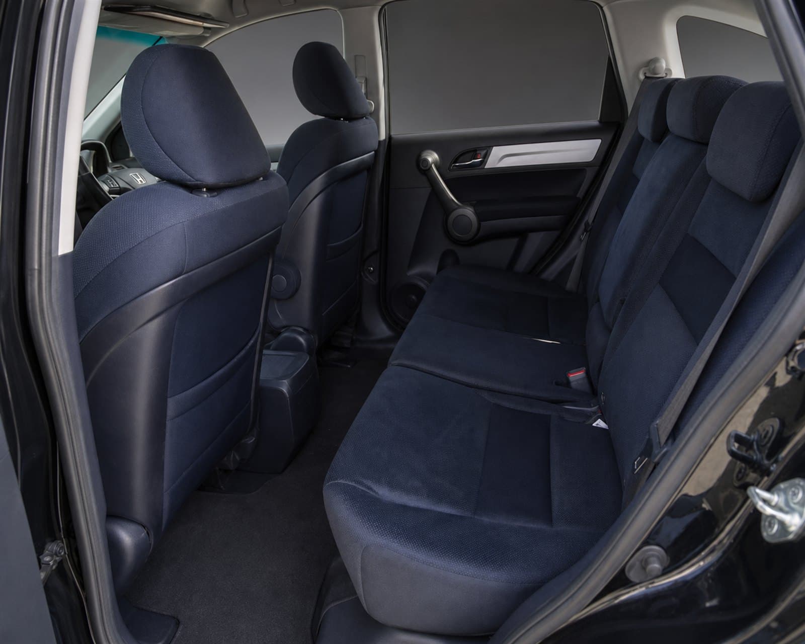 Dark blue rear seating inside the Honda CR-V