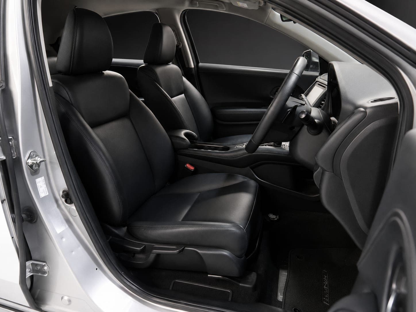 Black leather front seats inside the Honda HR-V