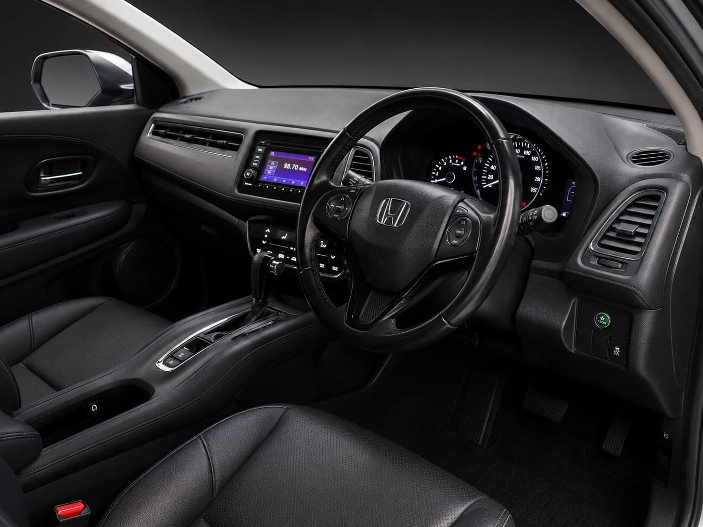 Right-hand-drive dashboard and touchscreen in the Honda HR-V
